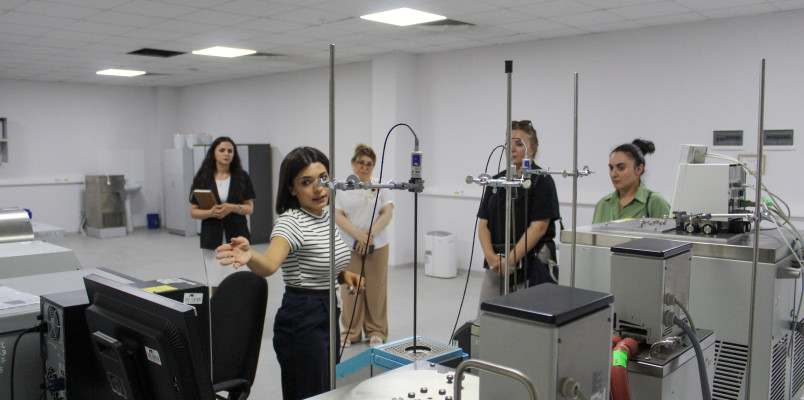 “Azelab” MMC-nin nümayəndələri AzMİ-nin laboratoriya infrastrukturu ilə tanış olublar