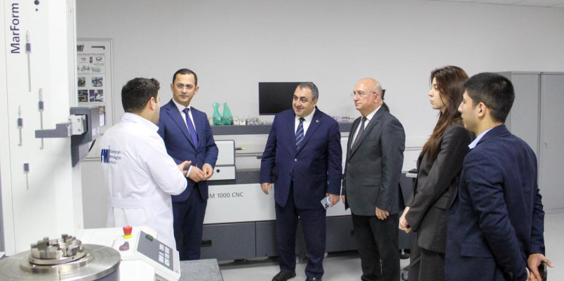 “Caspian Energy Club”ın nümayəndələri AzMİ-nin laboratoriyaları ilə tanış olublar