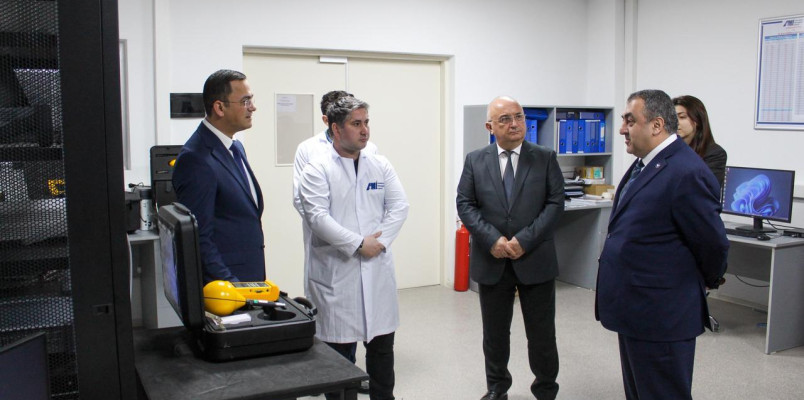 “Caspian Energy Club”ın nümayəndələri AzMİ-nin laboratoriyaları ilə tanış olublar