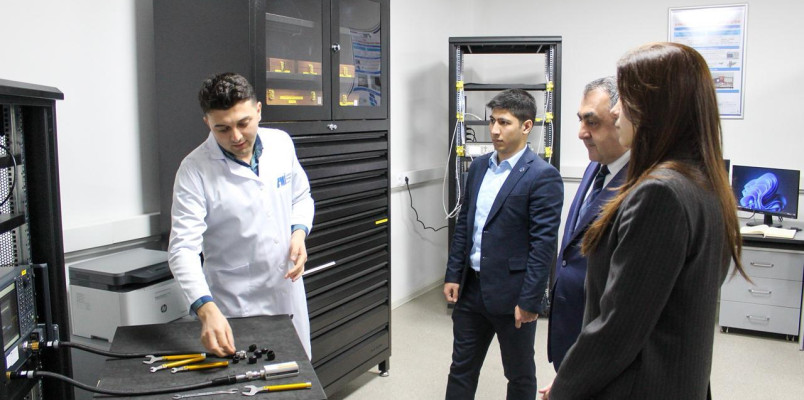 “Caspian Energy Club”ın nümayəndələri AzMİ-nin laboratoriyaları ilə tanış olublar