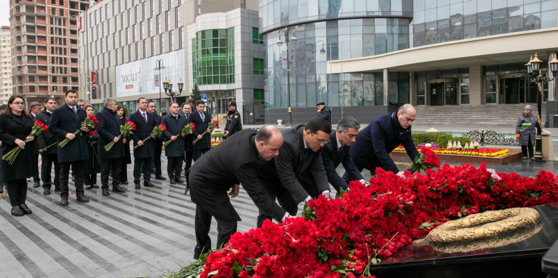 Agentliyin kollektivi Xocalı soyqırımı abidəsini ziyarət edib