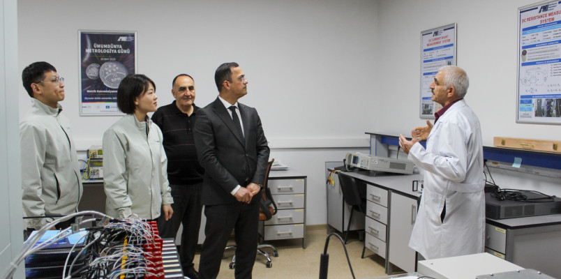 Beynəlxalq şirkətin nümayəndələri AzMİ-nin laboratoriyaları ilə tanış olublar
