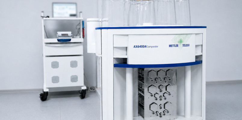 AzMİ-nin Kütlə ölçmələri laboratoriyasında yeni robotlaşdırılmış kütlə komparatorları quraşdırılıb