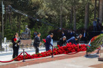 Ümummilli Lider Heydər Əliyevin anadan olmasının 103-cü ildönümü ilə əlaqədar Agentliyin rəhbər heyəti Fəxri xiyabanı ziyarət edib